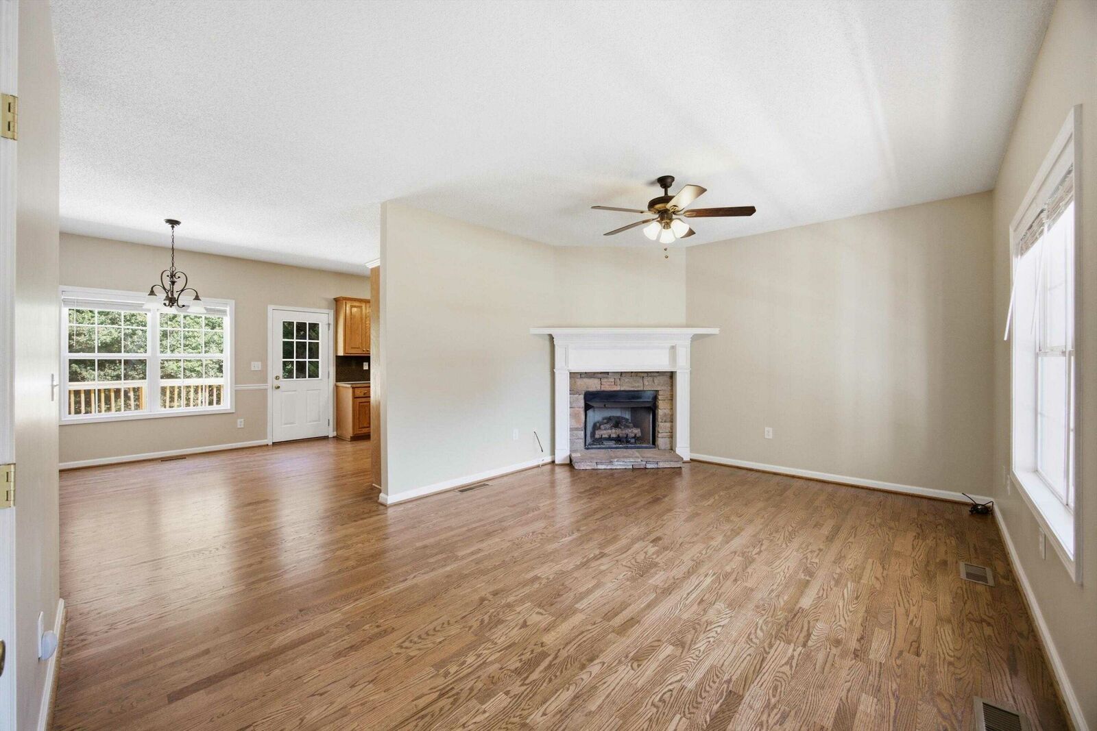 145 Prince Albert Court SW - Photo 3
