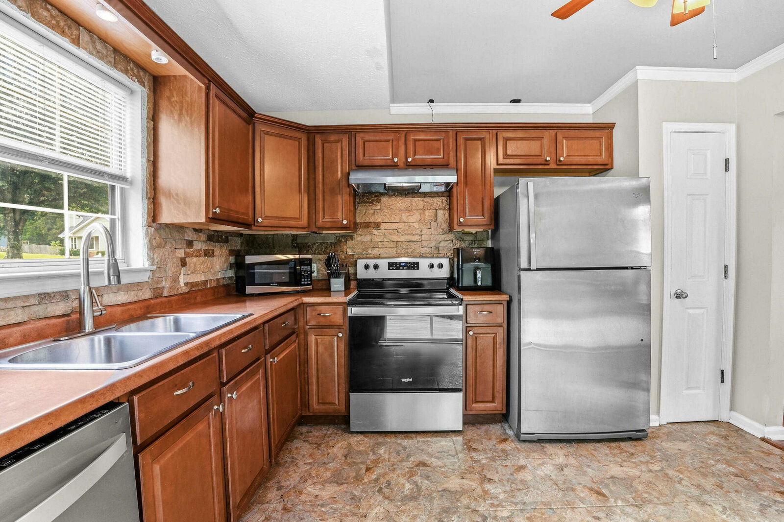 226 Crestwood Drive - Photo 10