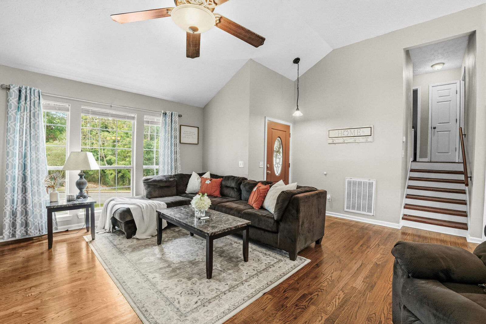 226 Crestwood Drive - Photo 2