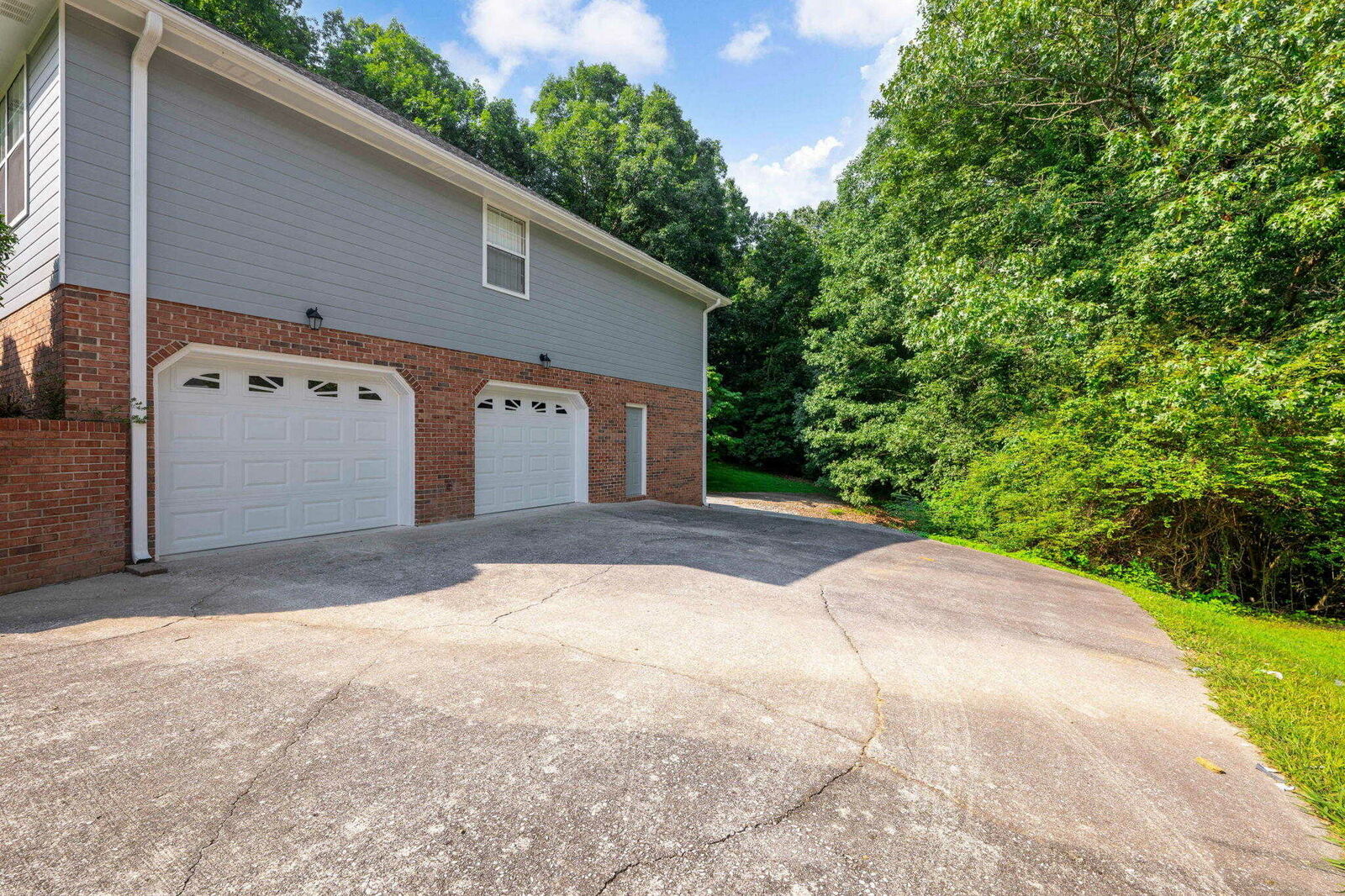555 Blue Bird Lane - Photo 2